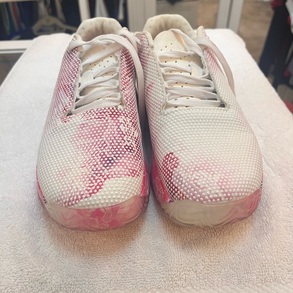 No Bull Women’s Flower Trainers, size 6.5.  Like brand new.